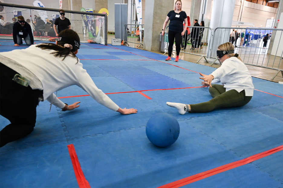 Maalipallon peluuta Liikuntamaassa